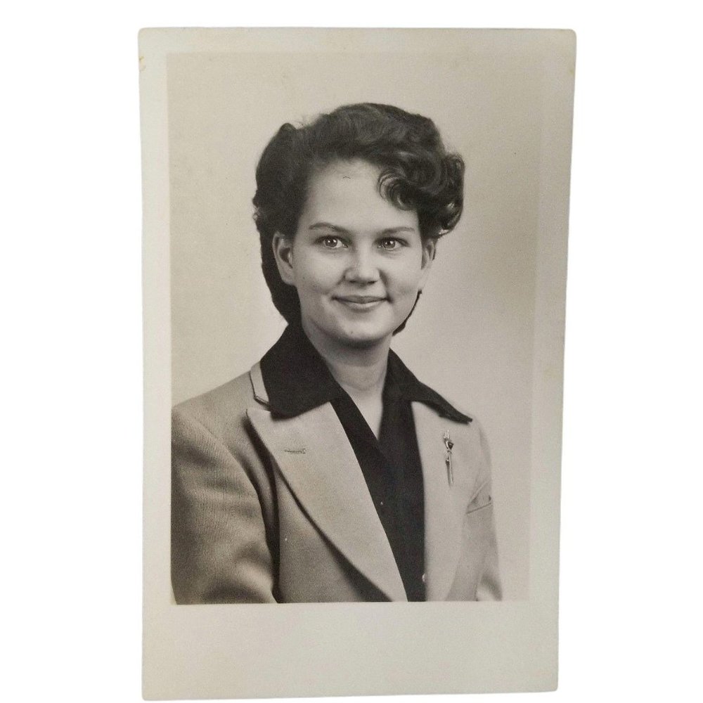 Vtg 1940s Black White Photo Post Card Smiling Lady